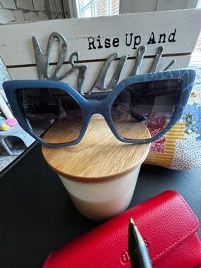 Guess Marble Blue Oversized Cat-Eye Sunglasses